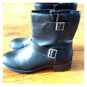 Women’s Arizona Black Leather Booties